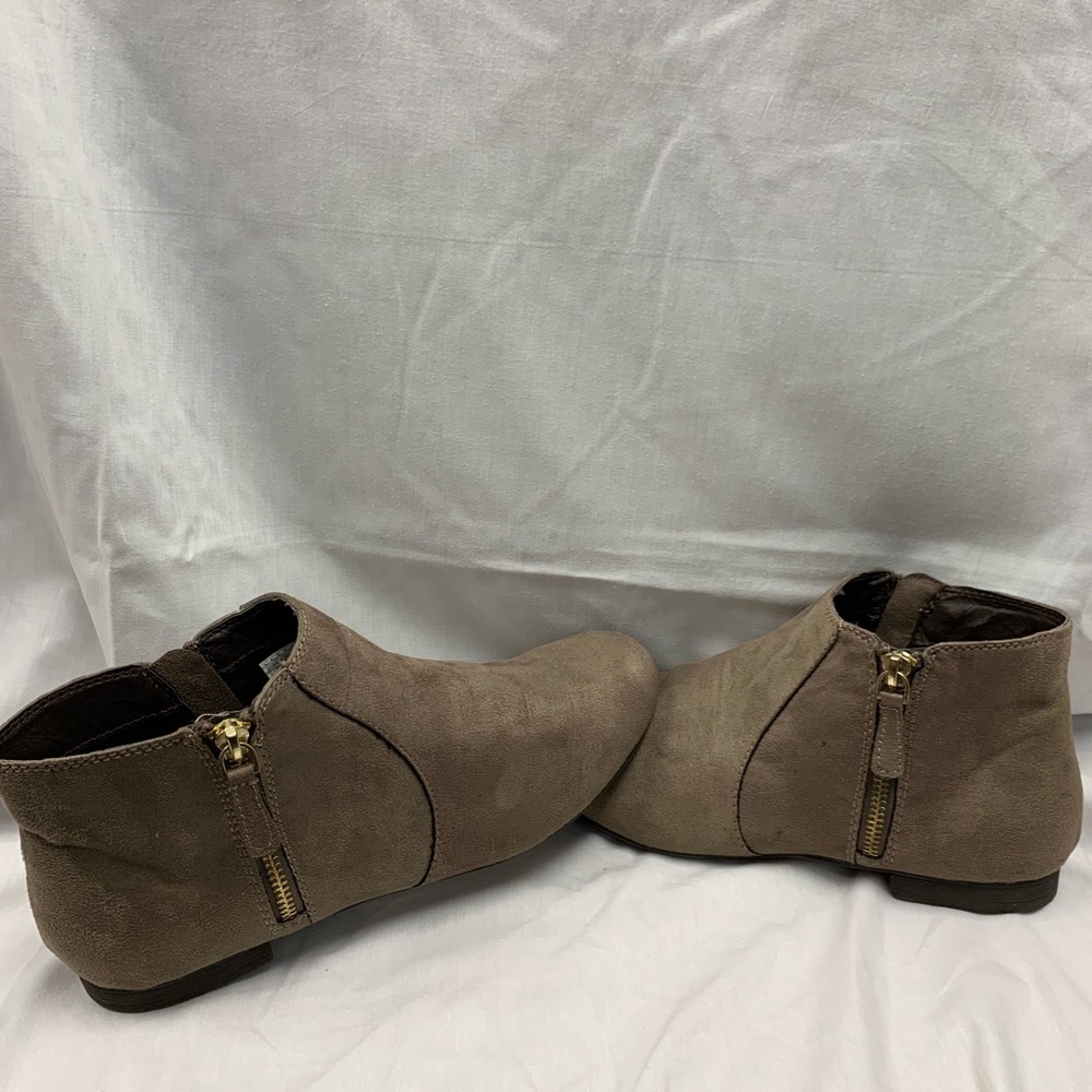 American Eagle women’s boots